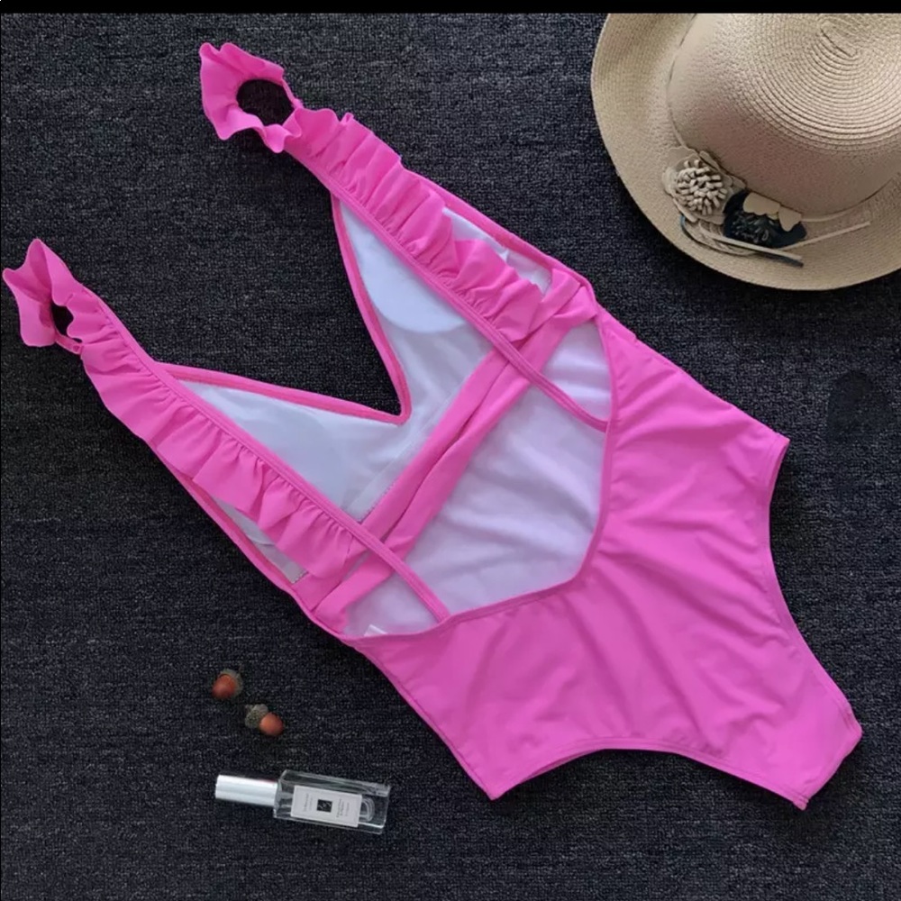 One Piece Swimsuit / Beach Wear - Picture 4 of 7
